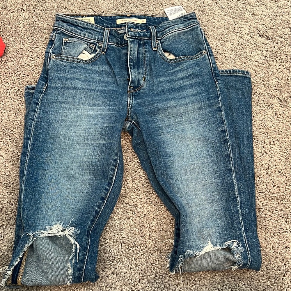 Levi’s 721 high rise skinny jeans holes in knees size 24